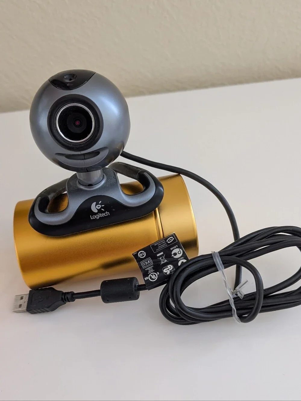 Logitech webcam centered