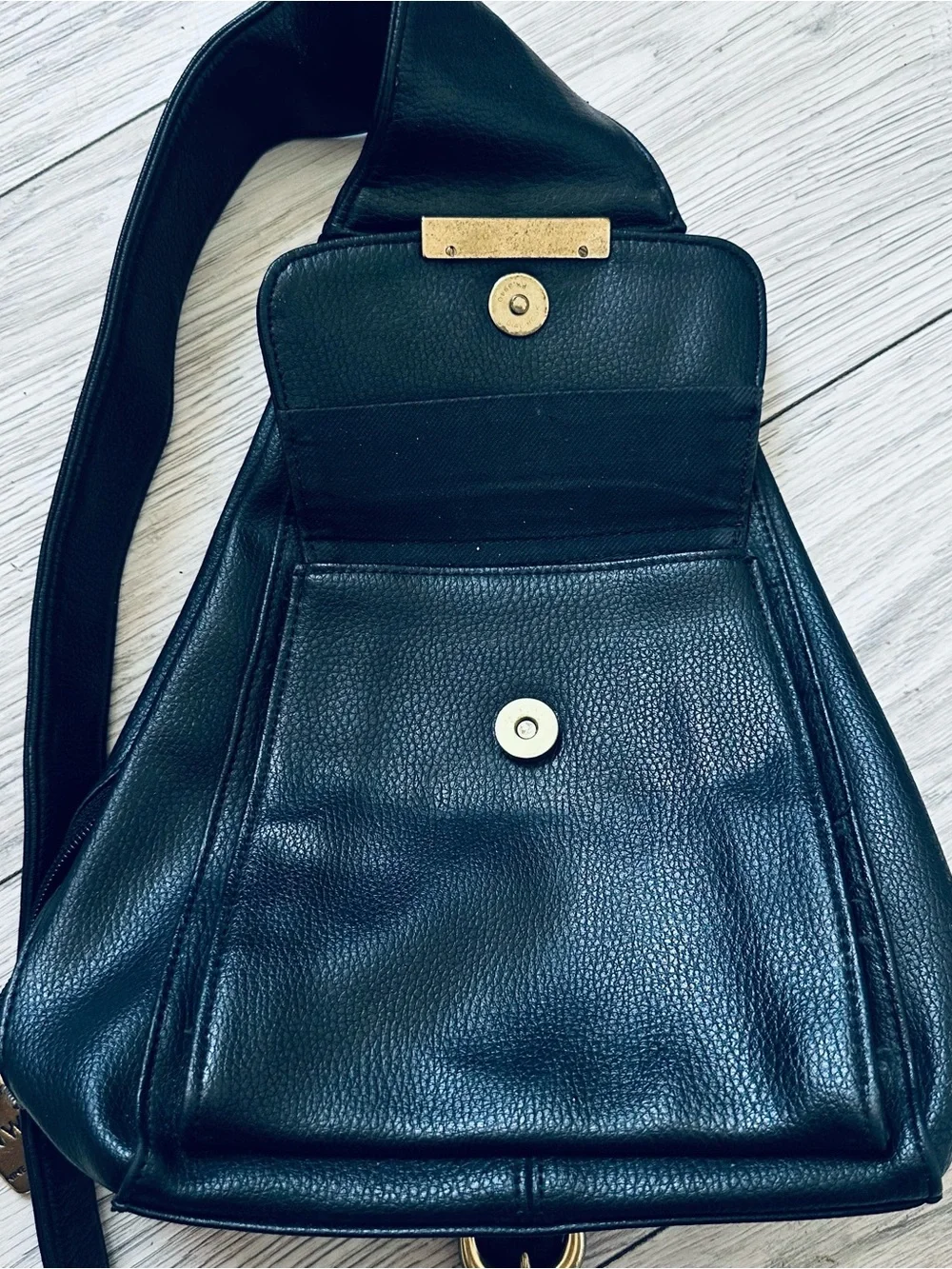 Nine West compact sling