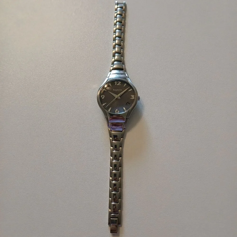 Kenneth Cole watch running
