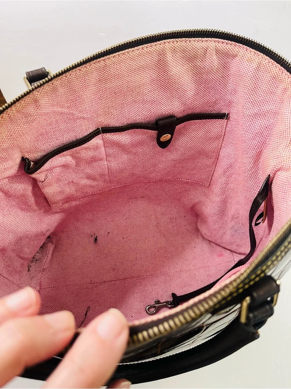 Dooney & Bourke structured hardware