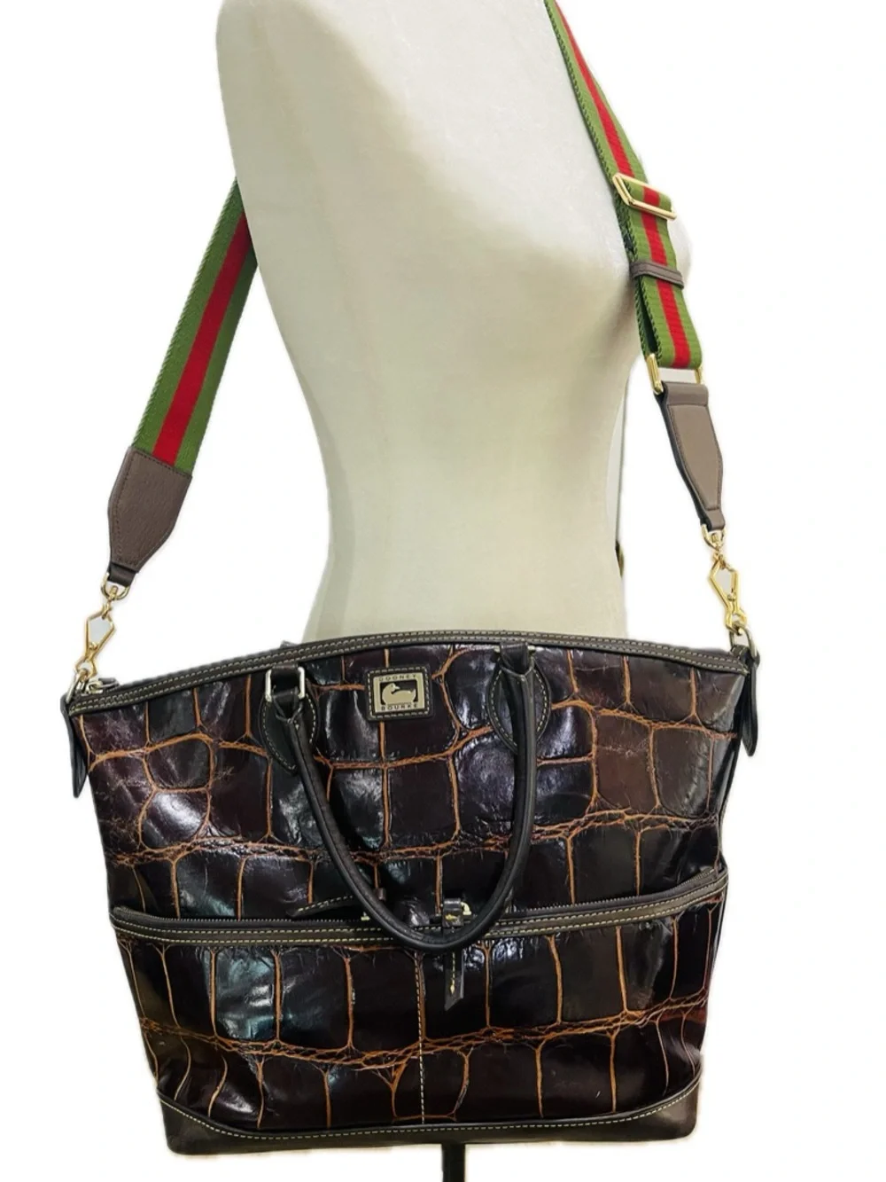 Dooney & Bourke life wear smooth
