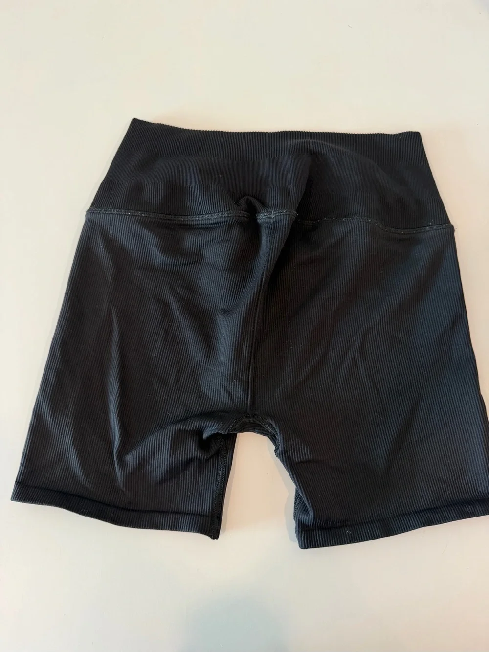 ALO 5” seamless ribbed favorite short - black small