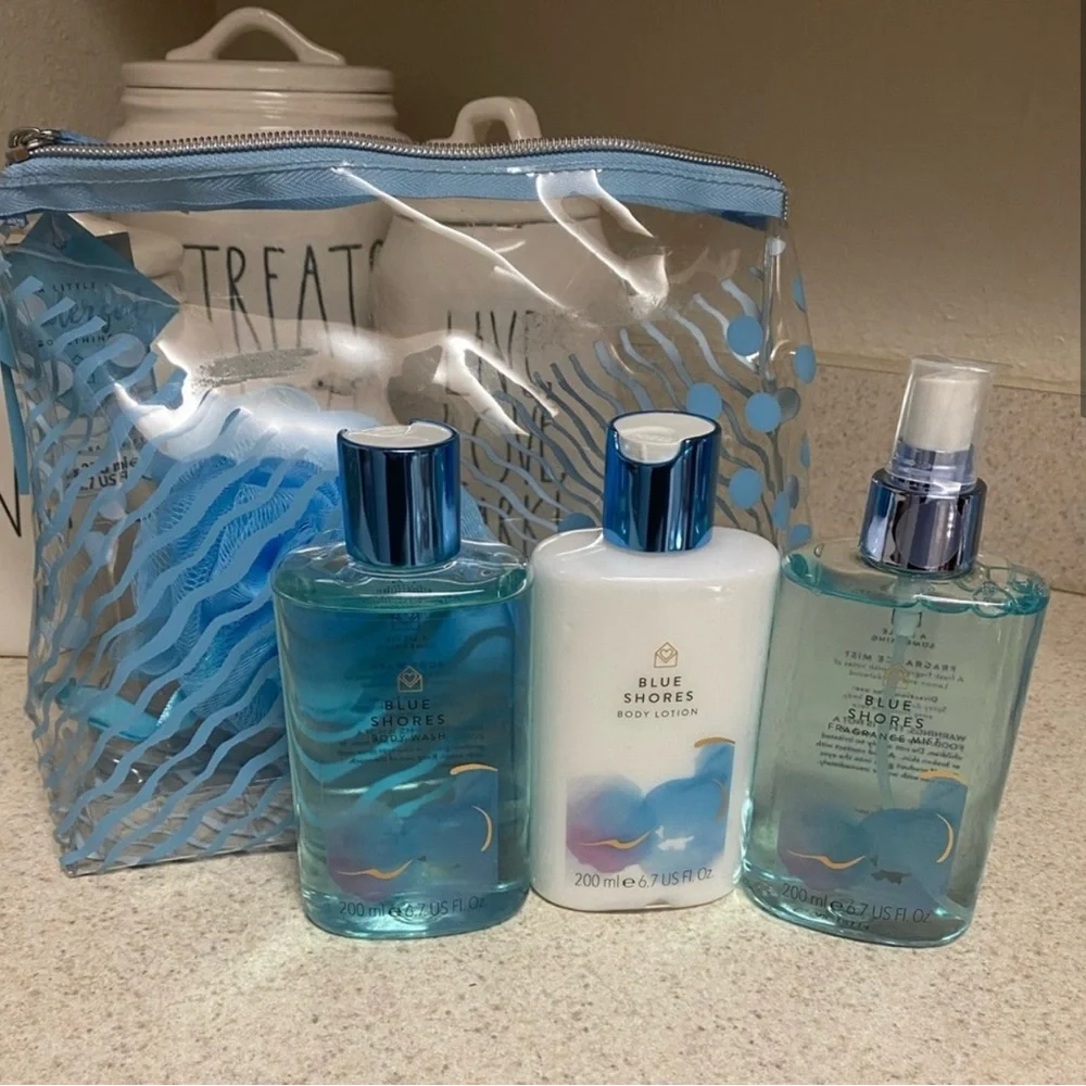 NWT Blue Shores Bath & Body Gift Set | Lotion, Mist, Body Wash, Loofah & Bag