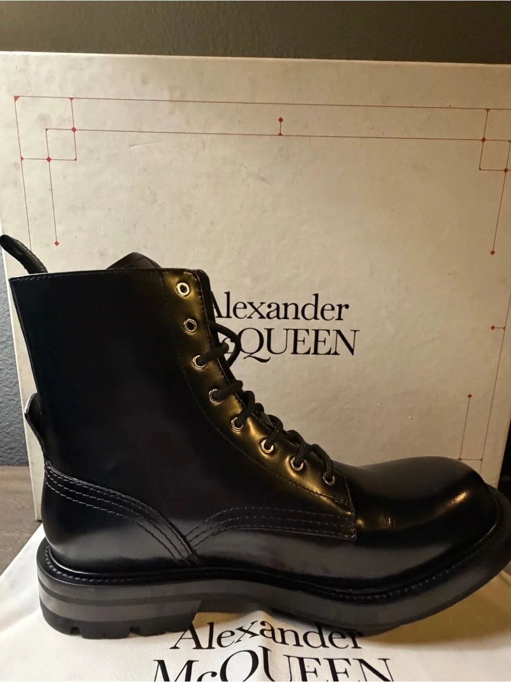 Alexander McQueen 🔥 pristine