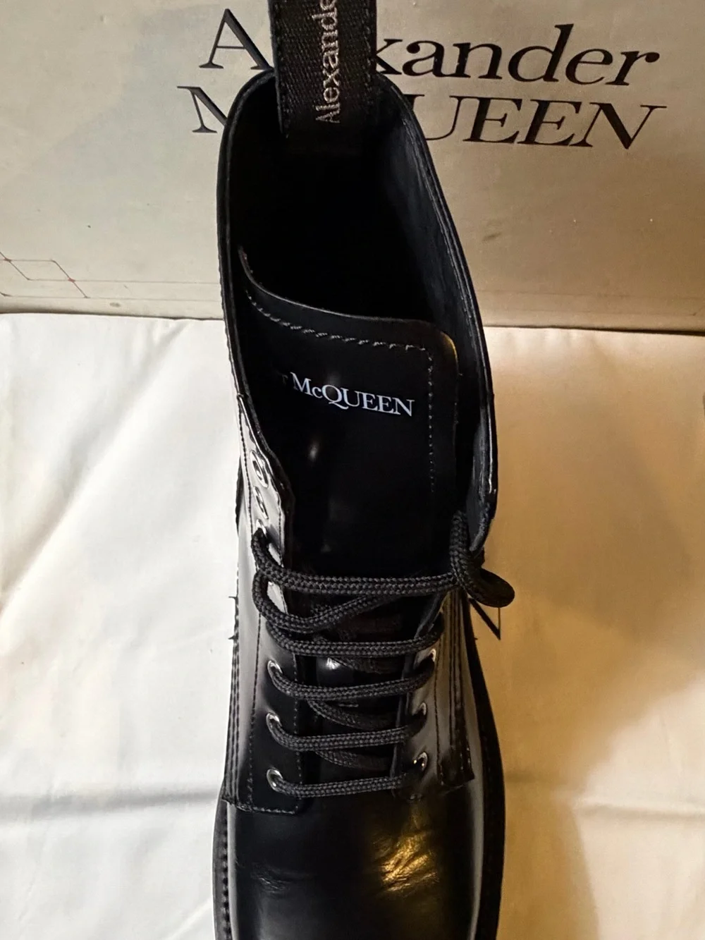 Alexander McQueen 🔥 pristine