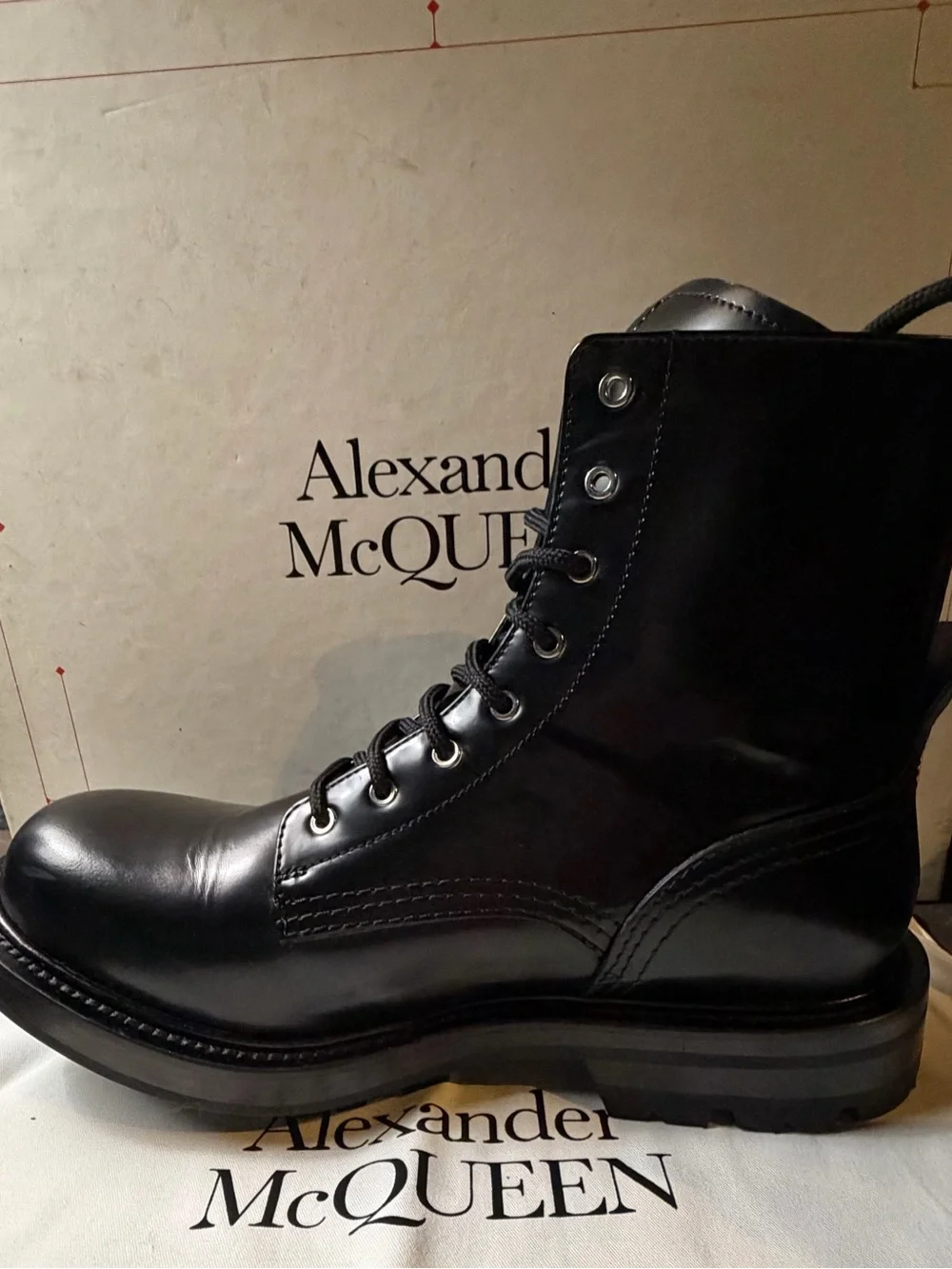 Alexander McQueen 🔥 pristine