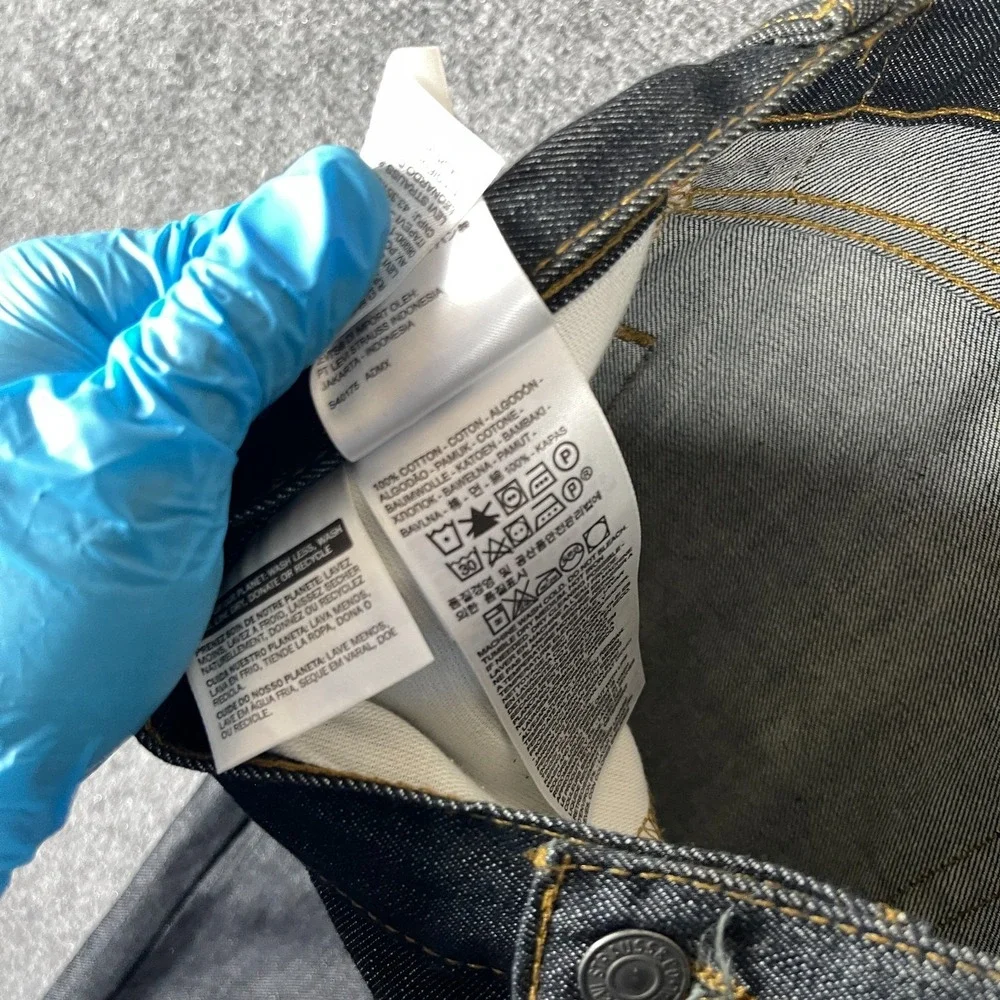Levis tag size
