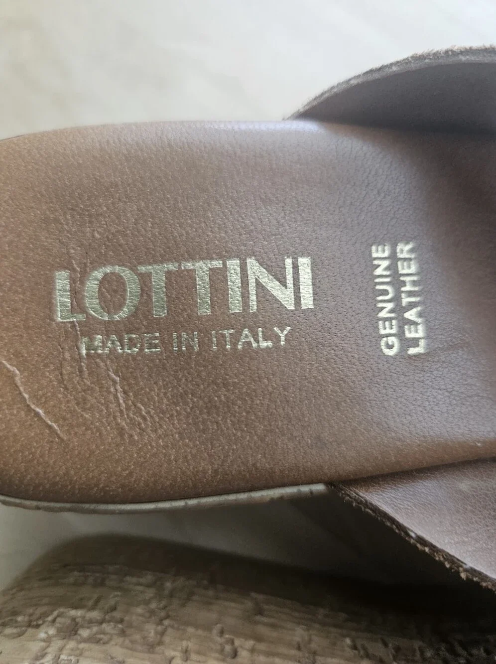LOTTINI suede cross