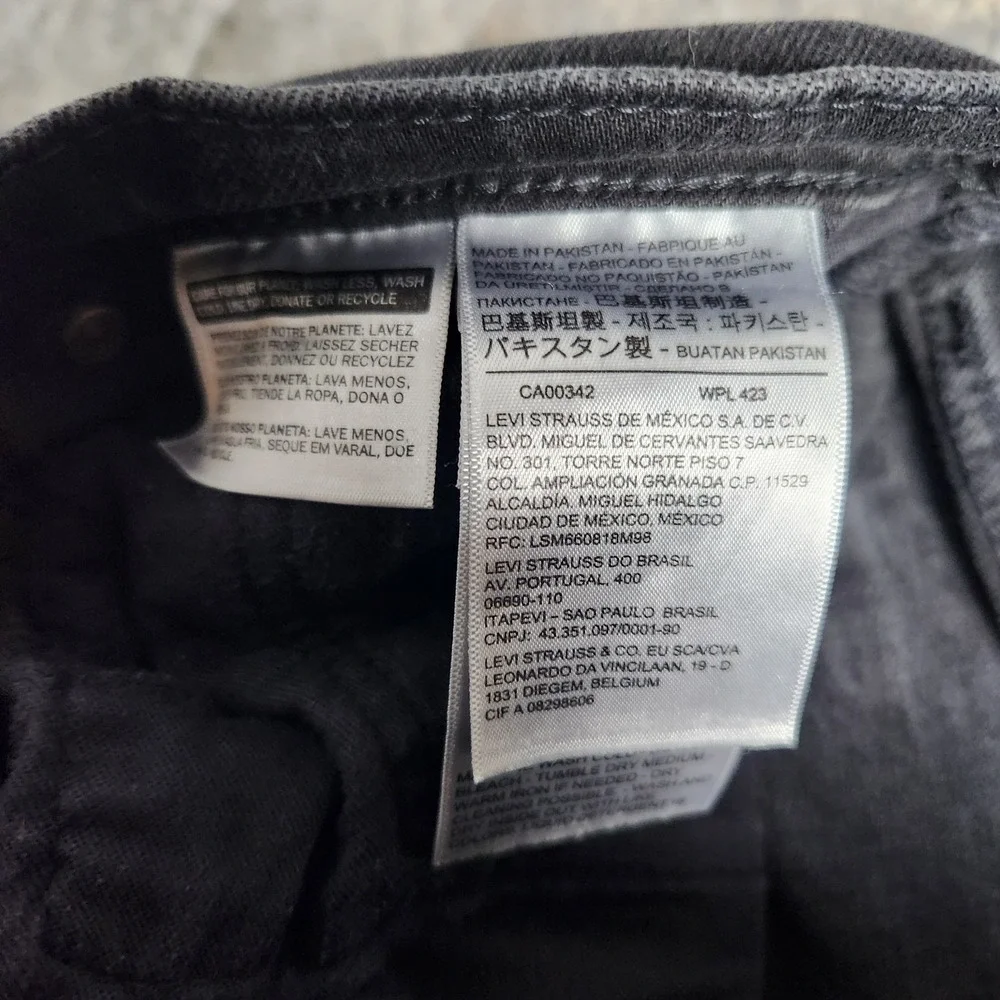 Levis levi tears pants