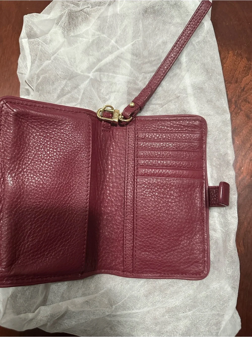 Tory Burch compact pebbled