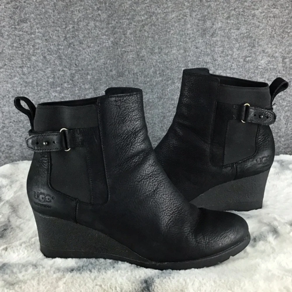 UGG chic black