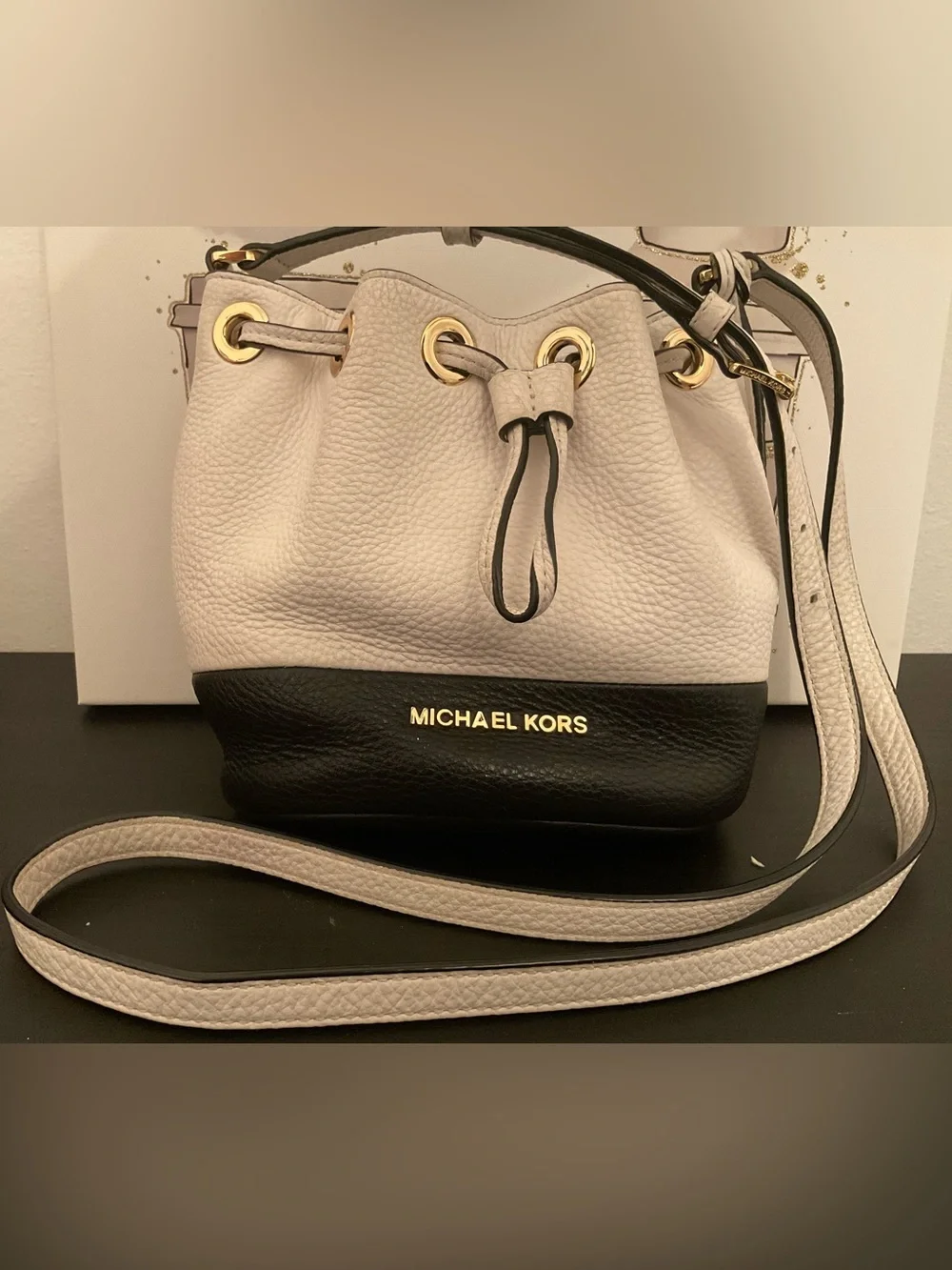Michael Kors mk accent use