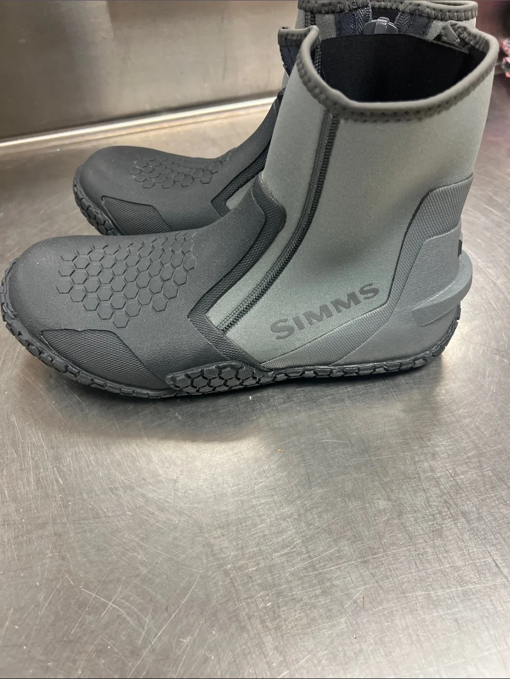 Simms excellent condition—