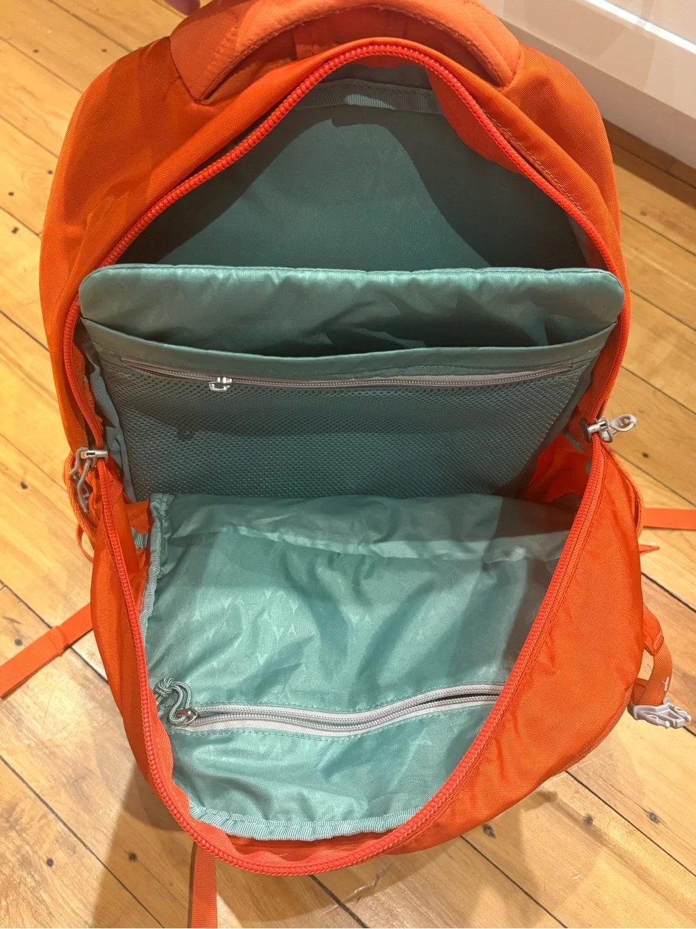 OSPREY Orange Men's Quest Daypack Backpack