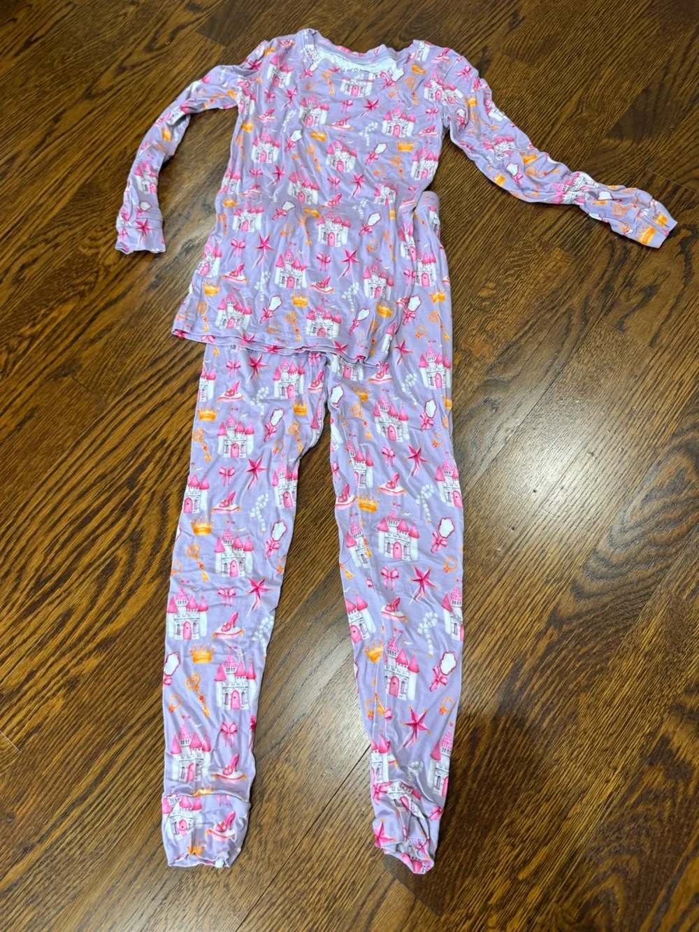 LEV Baby Girls' Lavender Castle Print Pajama Set - Long Sleeve & Pants, size 5/6