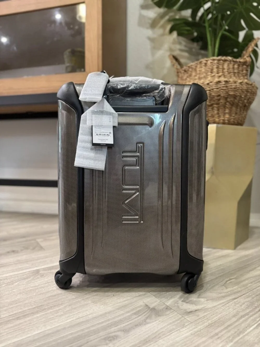 NEW! TUMI 22