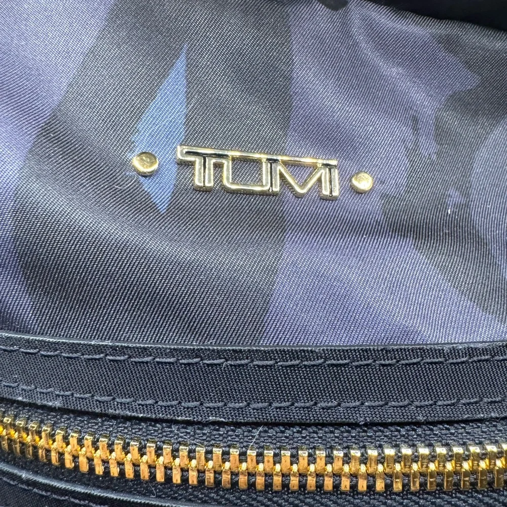 Tumi top print