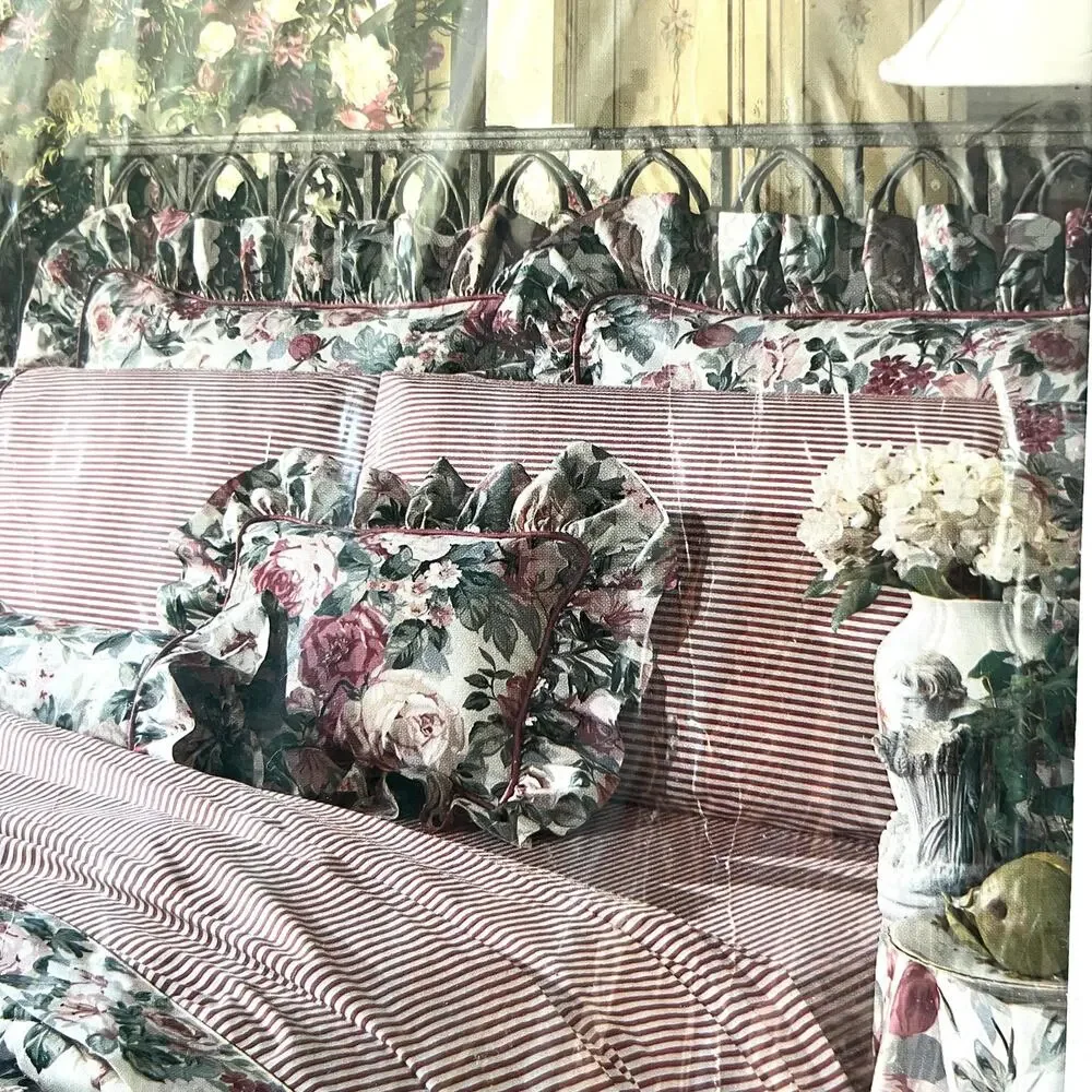 NWOT Croscill Arbor Rose complete valance and curtain set