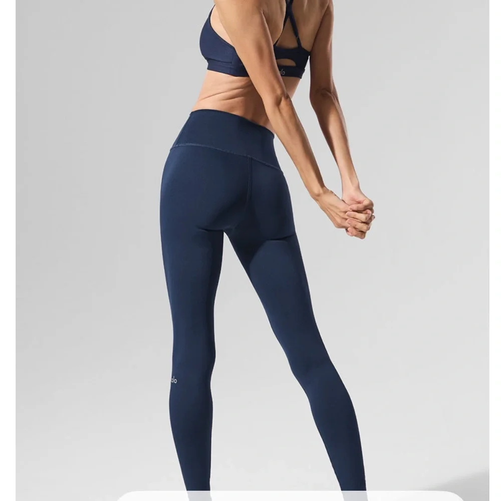 ALO Yoga stylish deep