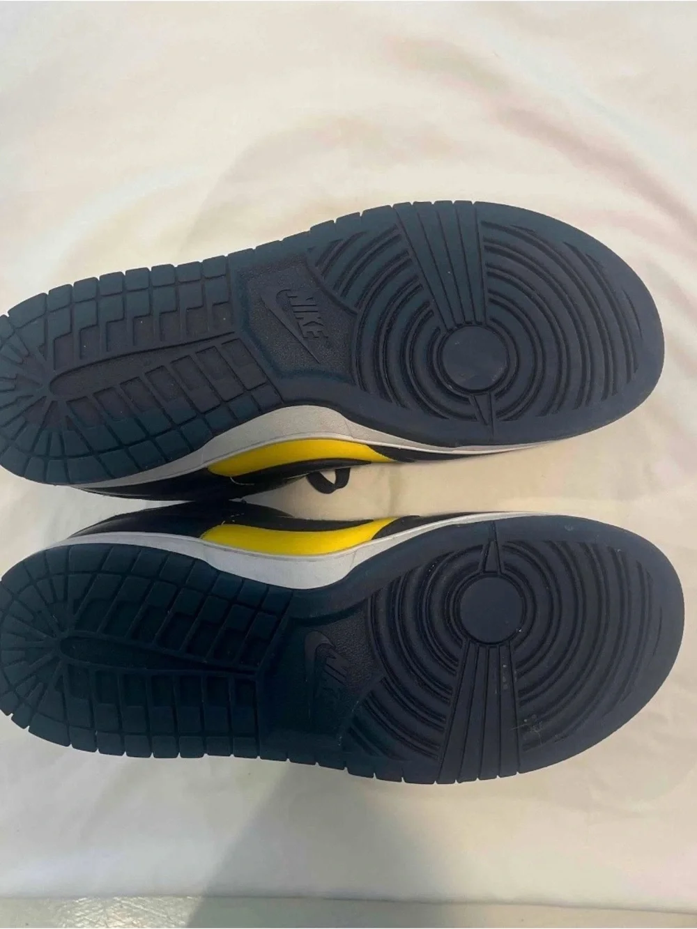 Nike Dunk Low-Top Sneakers in Navy and Yellow (University Michigan Colors)