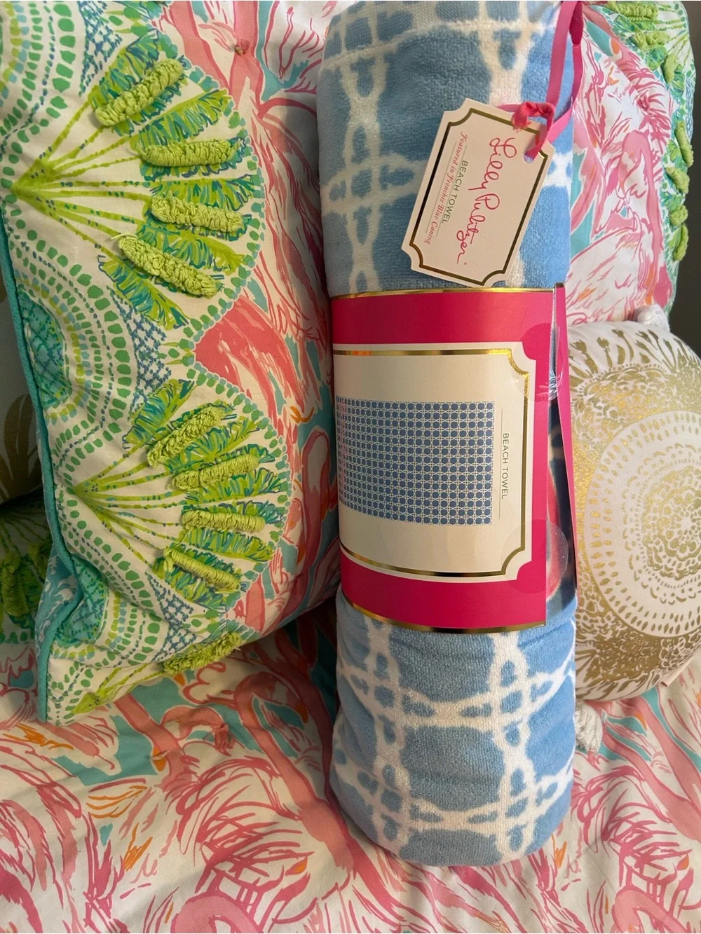 NWT Lilly Pulitzer Beach towel, 40 X 72, Frenchie Blue X Resort white Caning