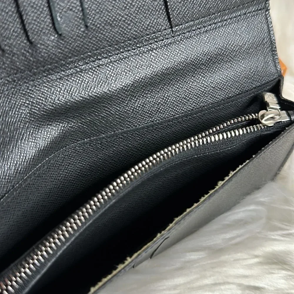 Louis Vuitton preloved louis