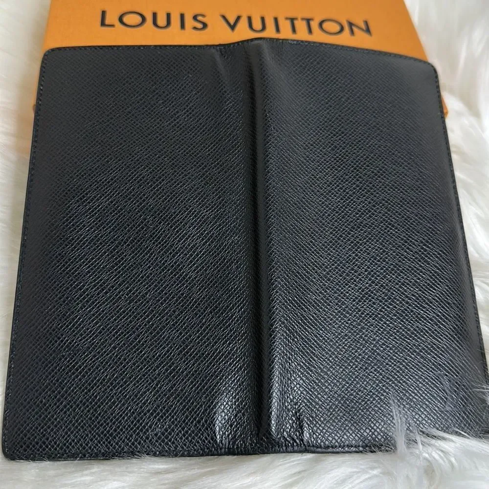 Louis Vuitton preloved louis