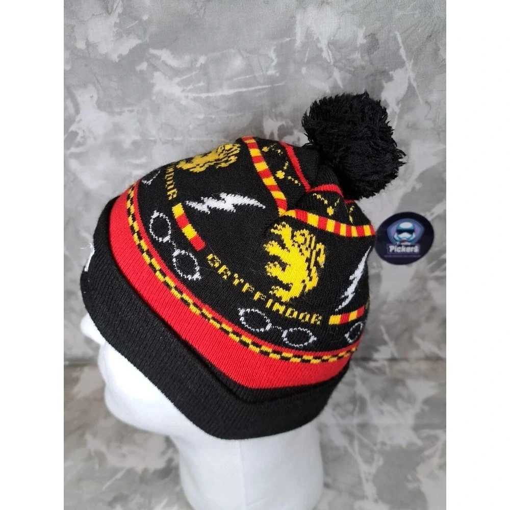 Harry Potter Hogwarts House Gryffindor Crest Pom Cuff Beanie Toque Lightning
