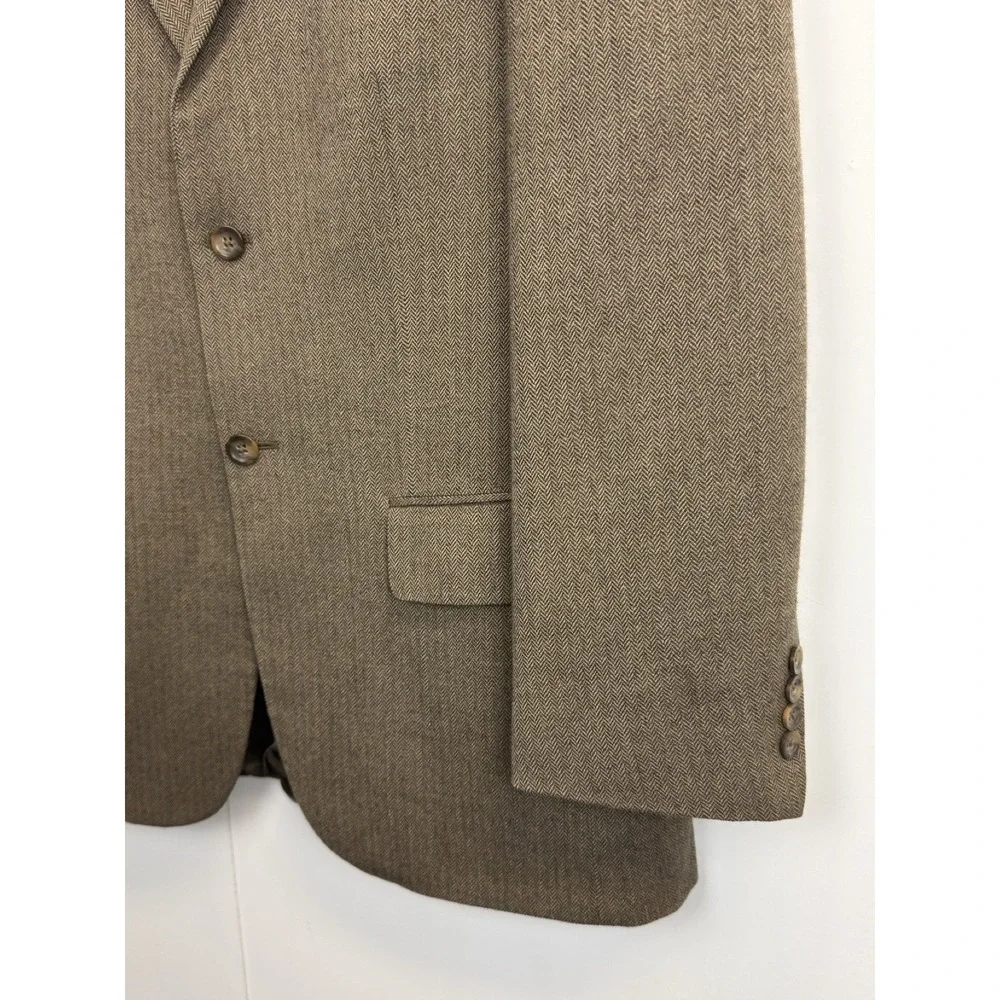 Geoffrey Beene sleeve closure orders