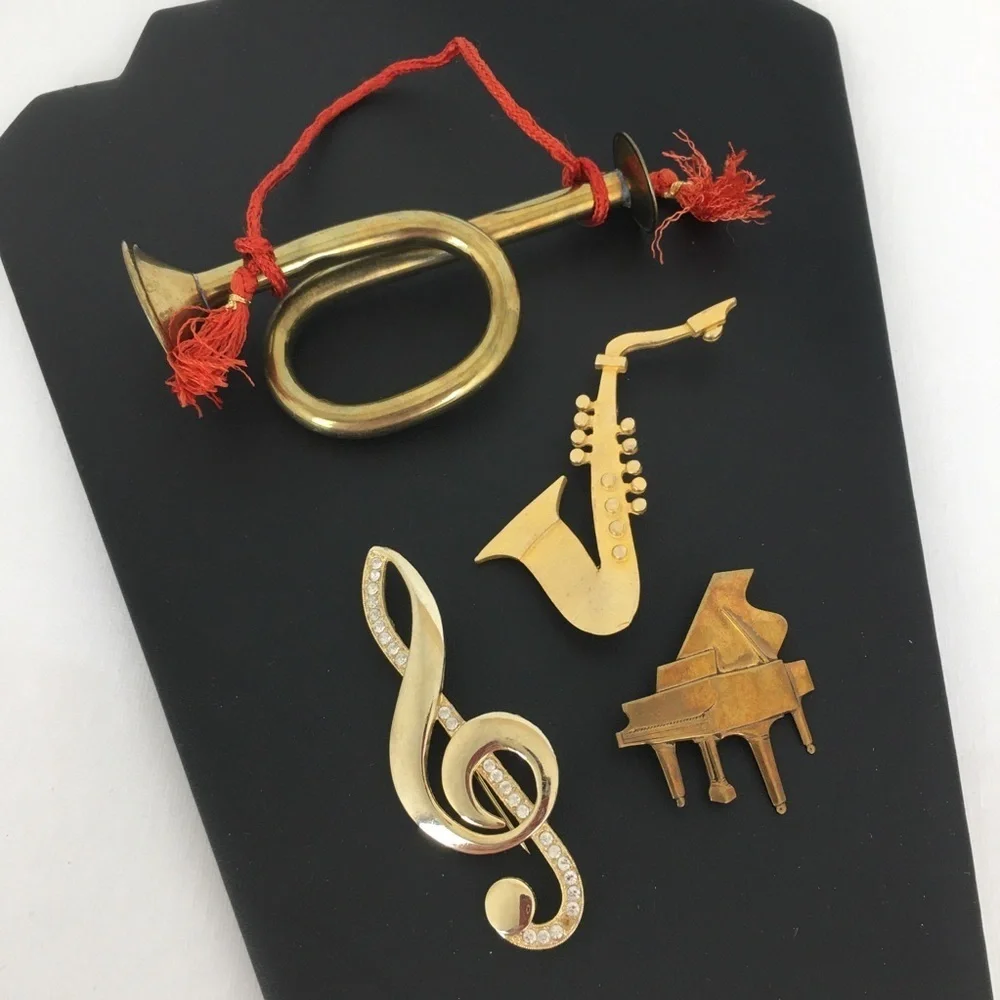 Vintage music brooch