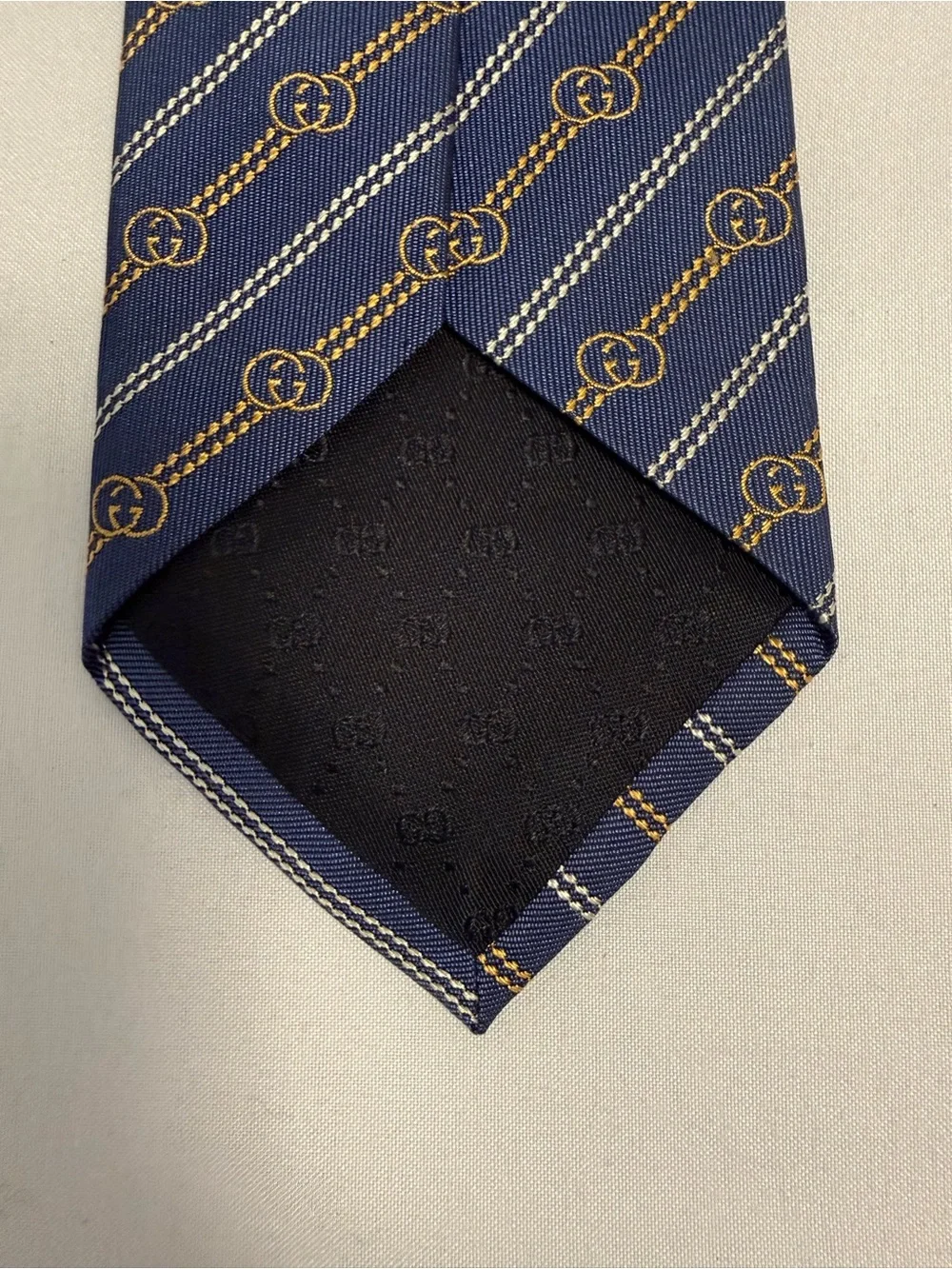 Gucci elegant silk