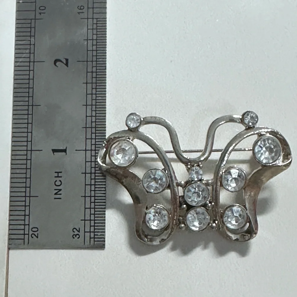Woman’s Brooch Rhinestone Bezel Set Elegant Silver tone Butterfly pin 4146 L