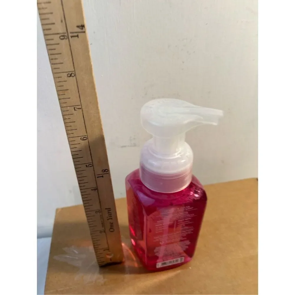 2 Bath‎ Body Very Berry Good Days hand foam new