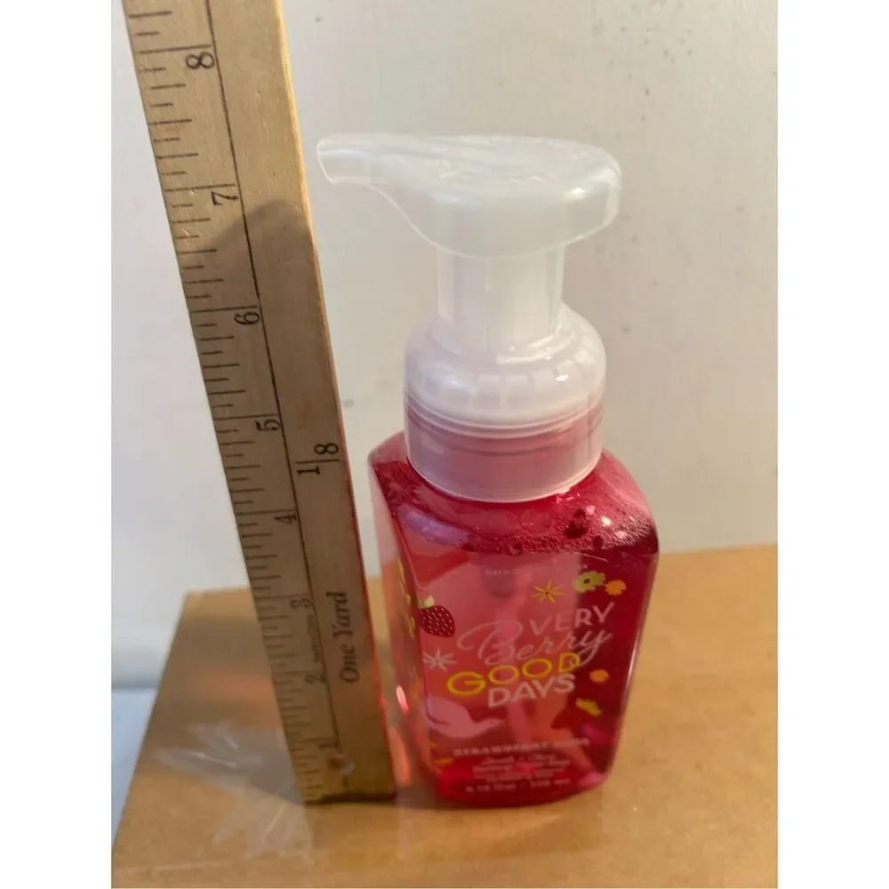 2 Bath‎ Body Very Berry Good Days hand foam new