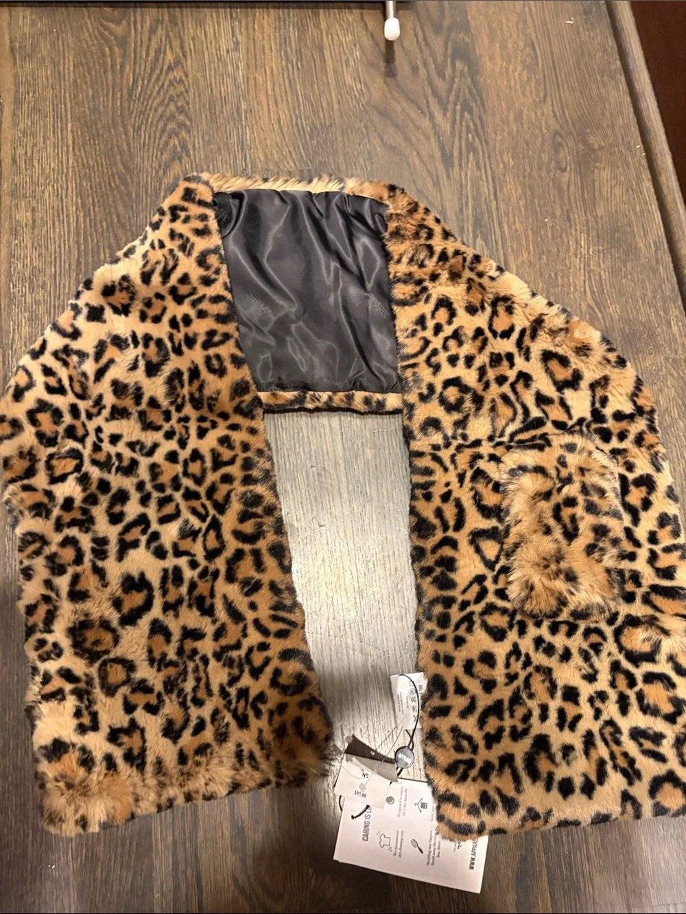 Apparis luxurious faux