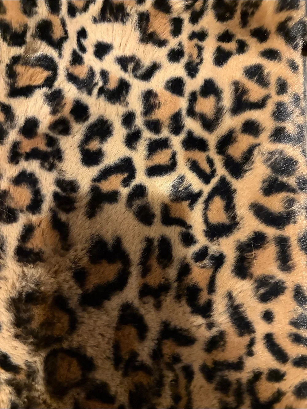 Apparis luxurious faux