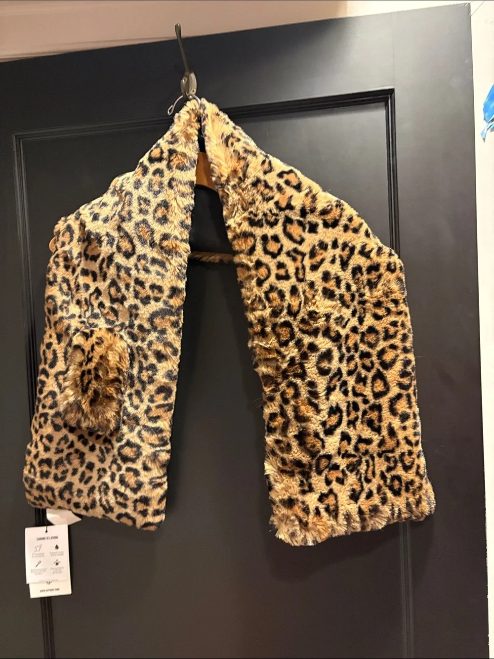 Apparis luxurious faux