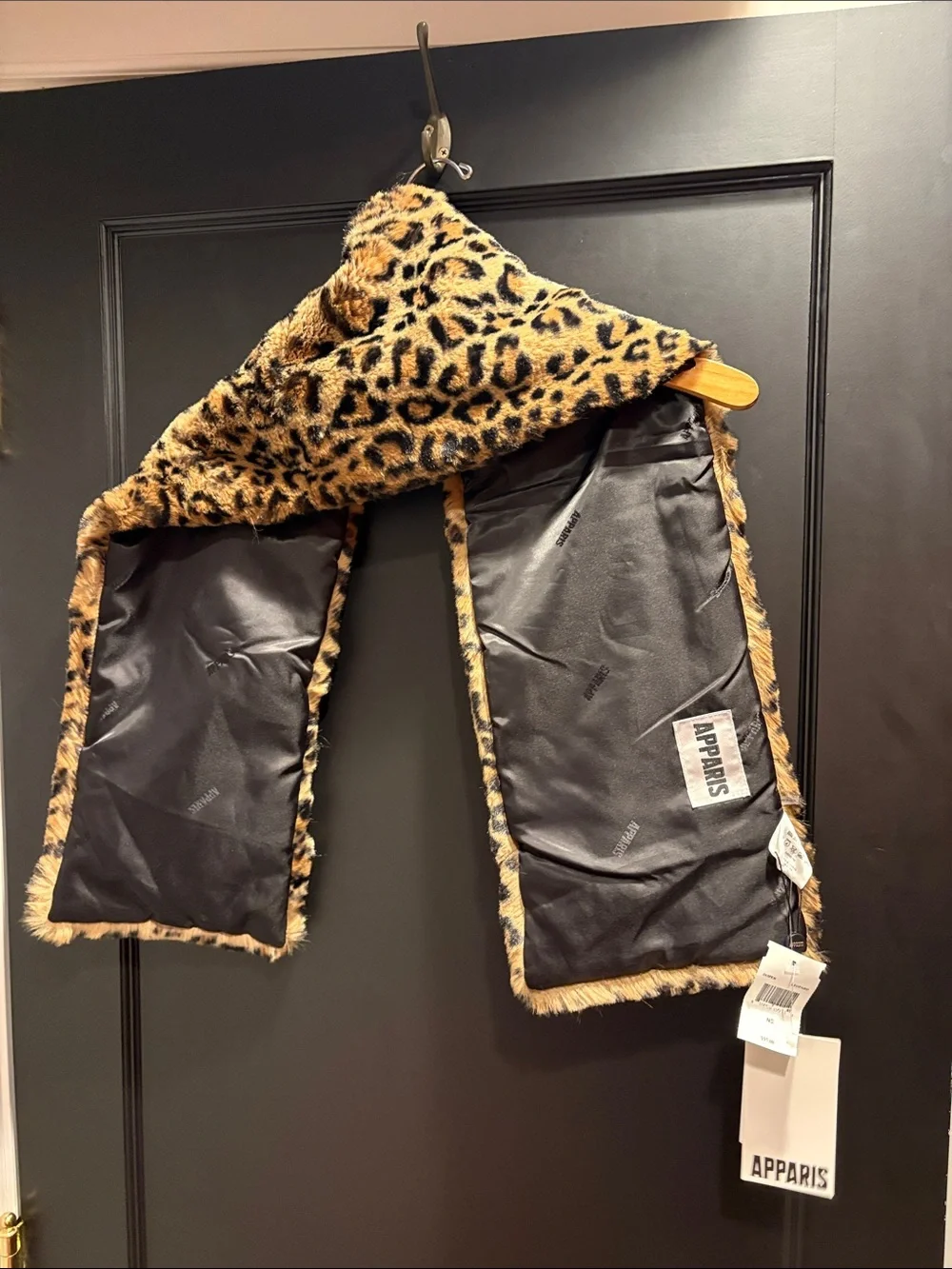 Apparis luxurious faux