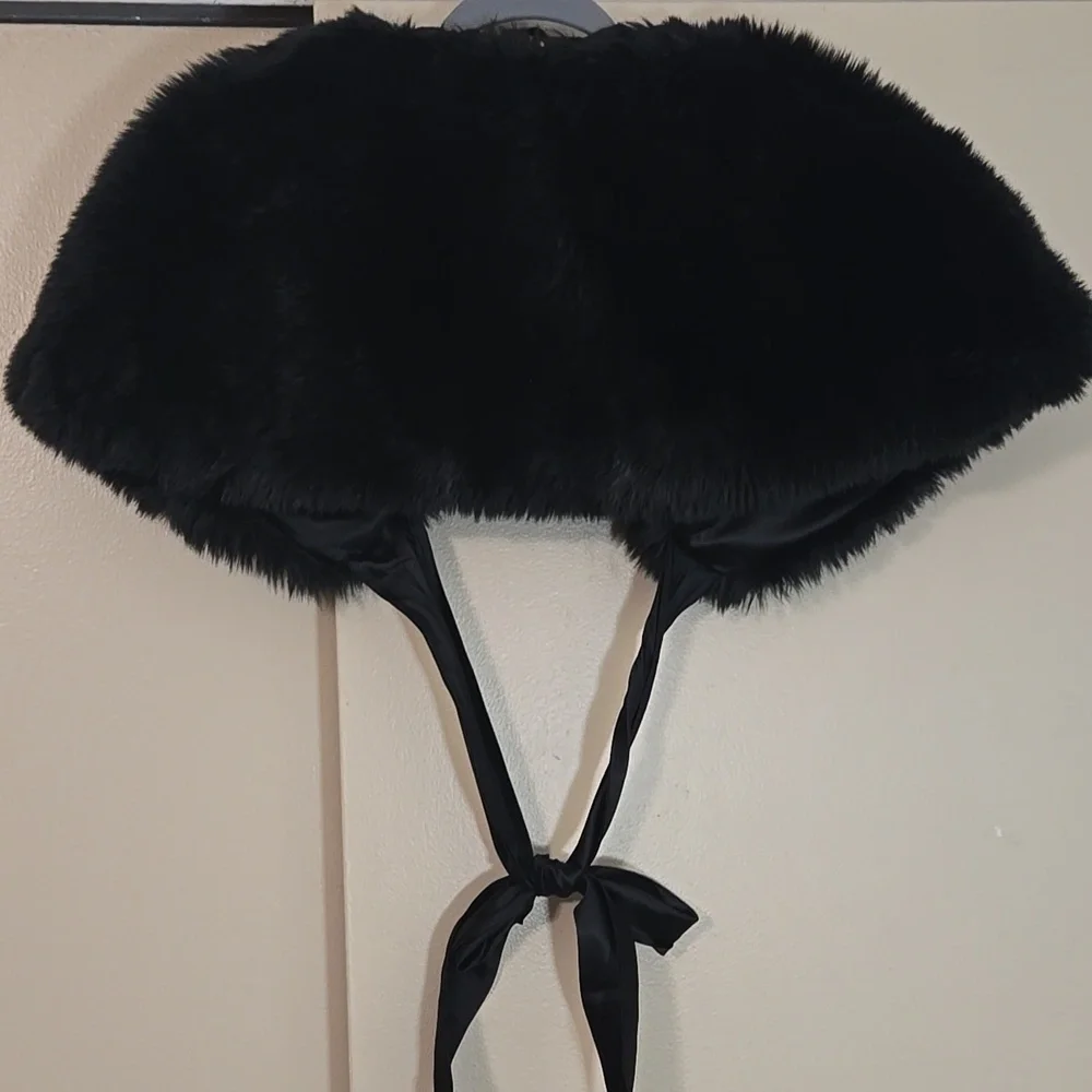 Apostrophe black faux