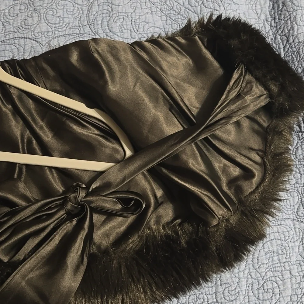 Apostrophe black faux