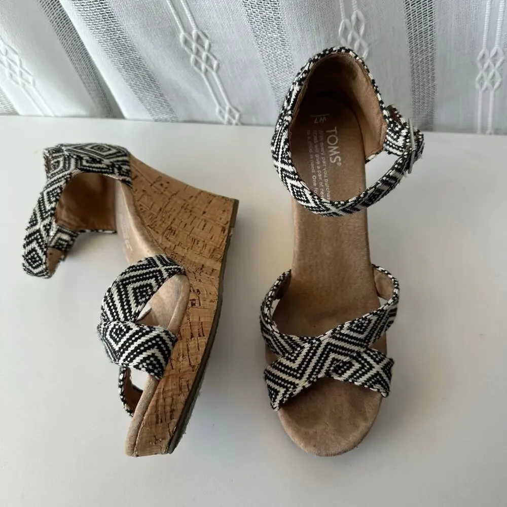 Toms aztec extends heels