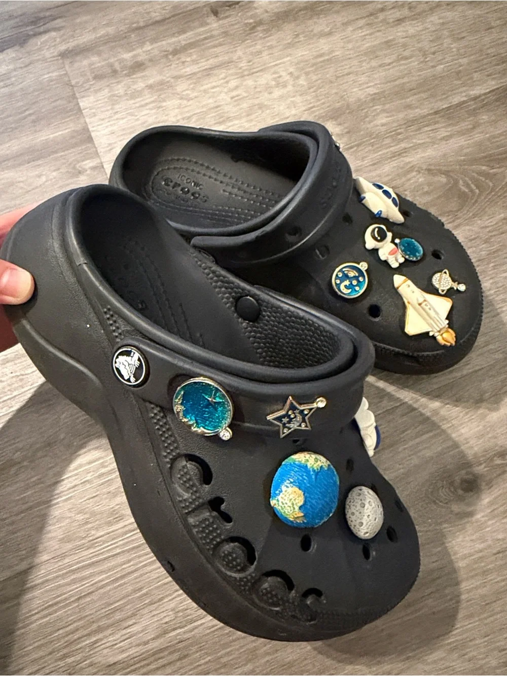 CROCS Baya clogs platforms W5 with charms