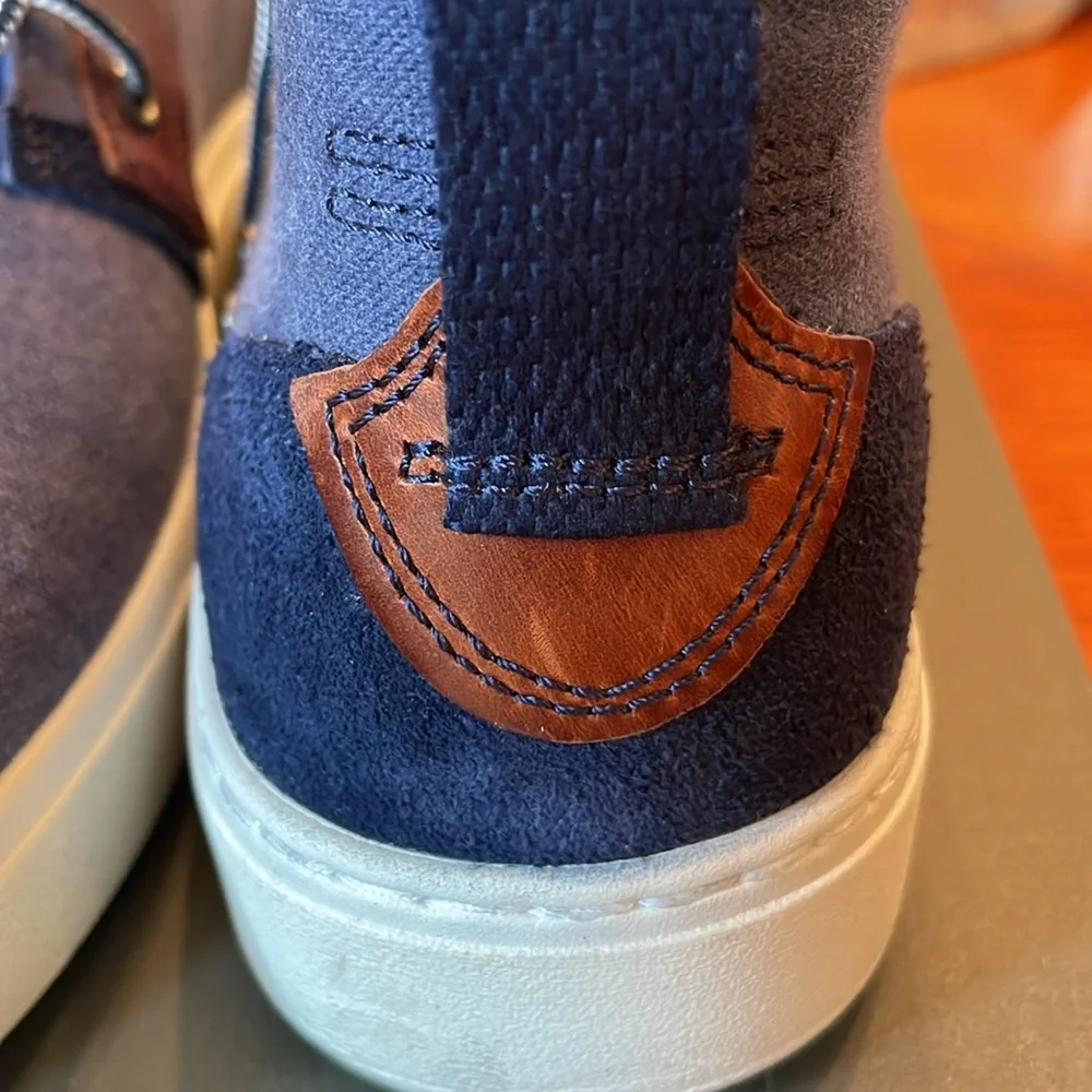 Timberland men’s 9,5 navy canvas,leather trims
