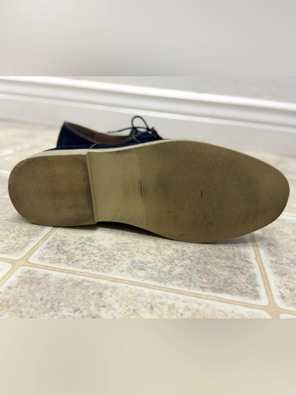Banana Republic toe contrasting look