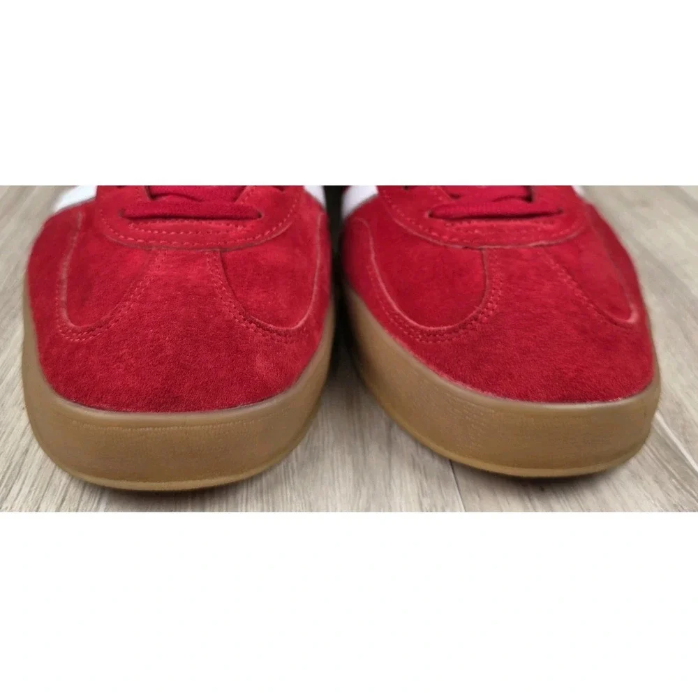 adidas versatile featuring up