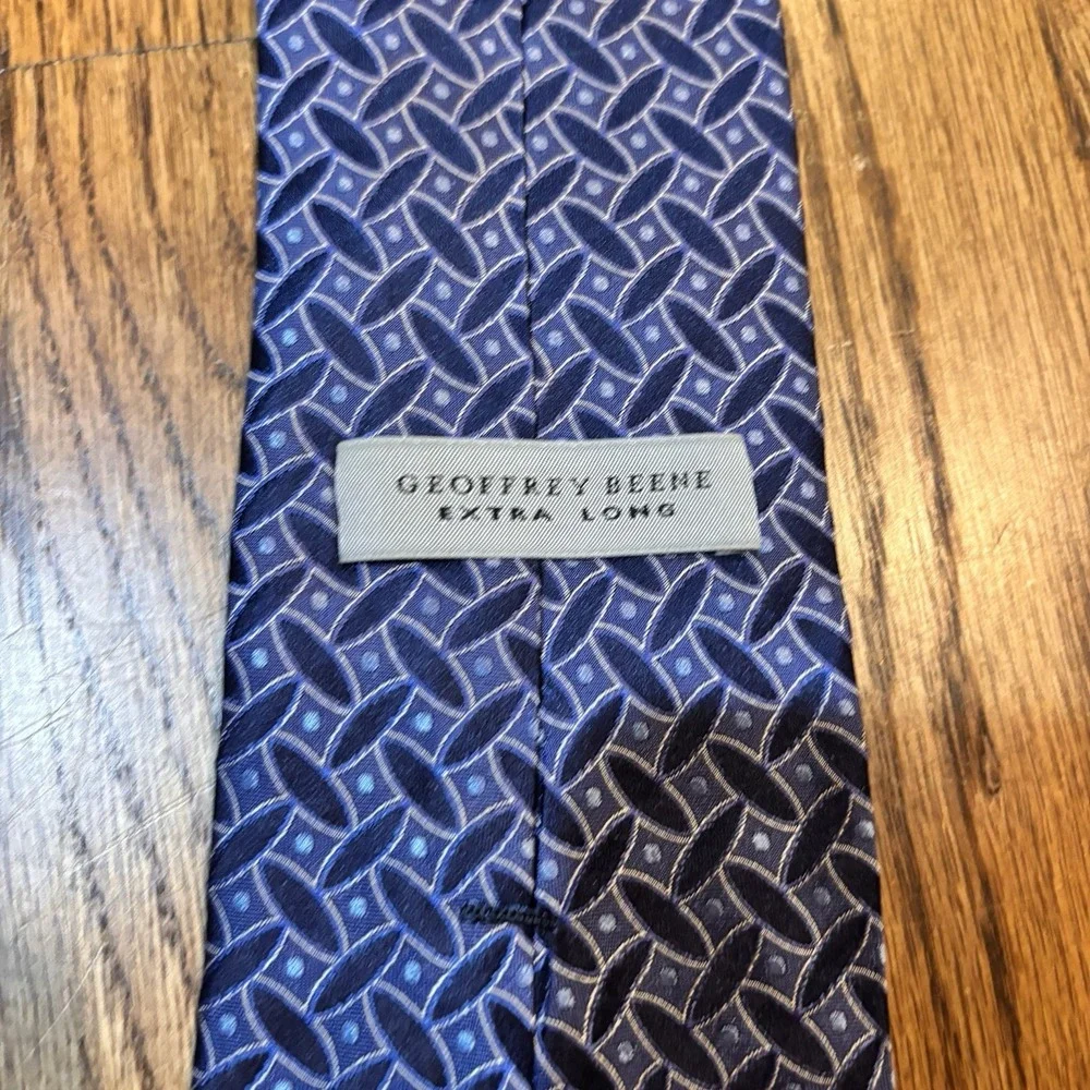 Geoffrey Beene‎ Extra Long 100% Silk Tie Blue Geometric Pattern Mens Necktie