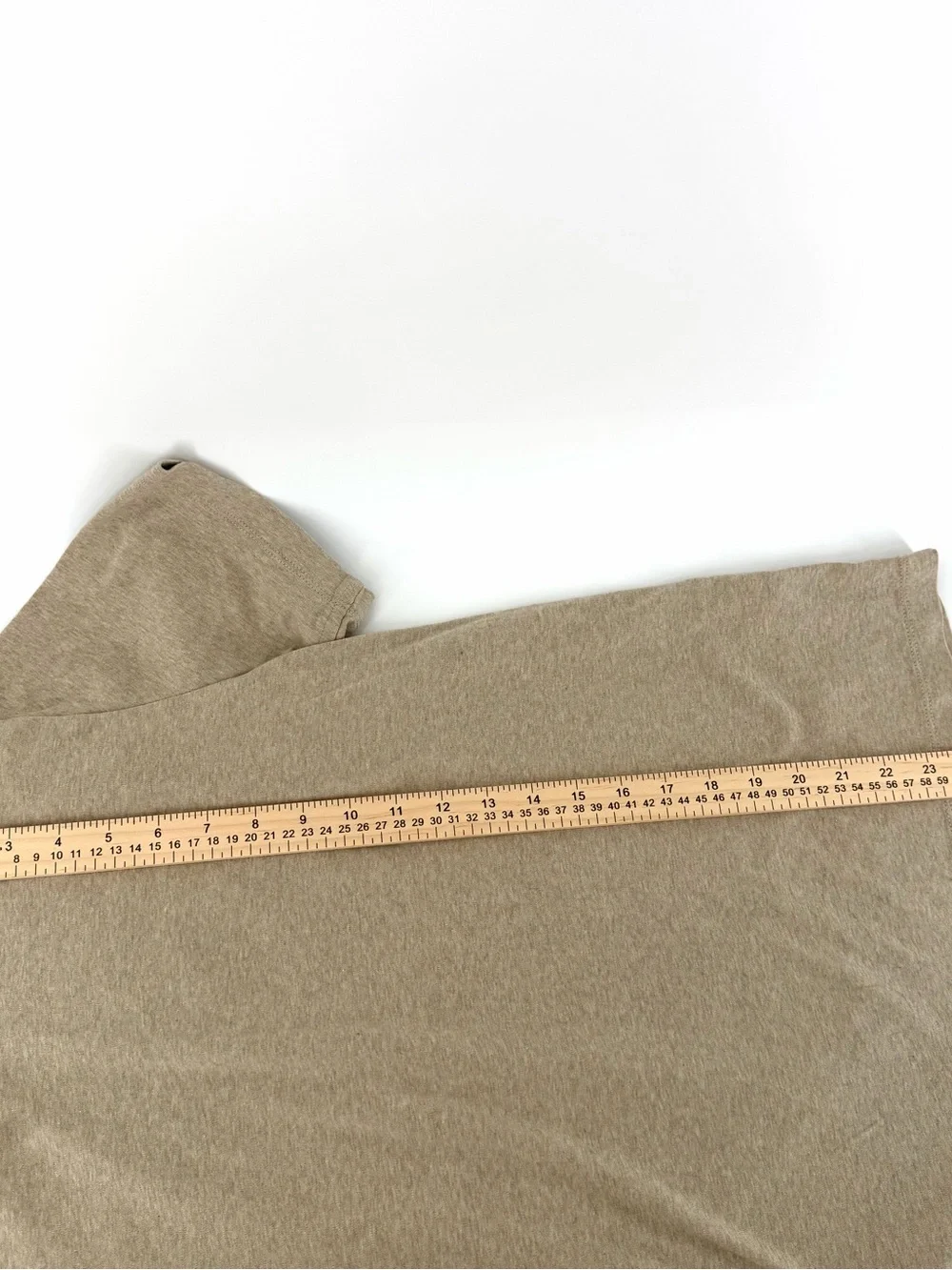 Banana Republic Luxe Touch Performance T-Shirt Men M Beige Crew Neck Minimalist