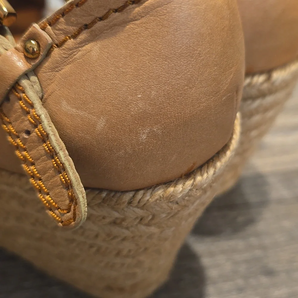 Apepazza size leather