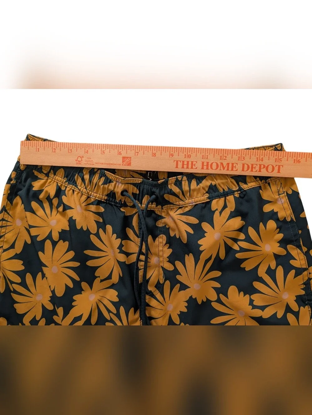 RVCA Swim Trunks Mens Medium Green Yellow Floral Daisy Boardshorts Shorts M