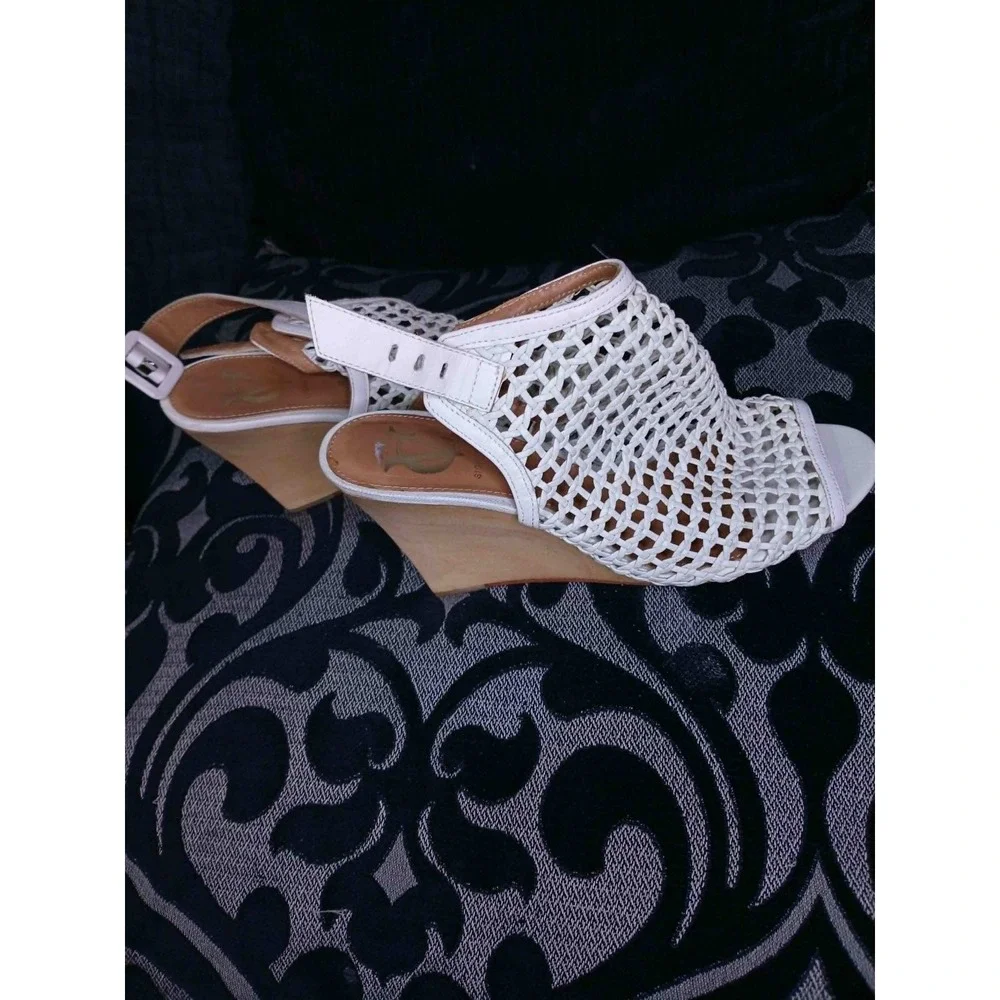 Vince Camuto Signature vince camuto